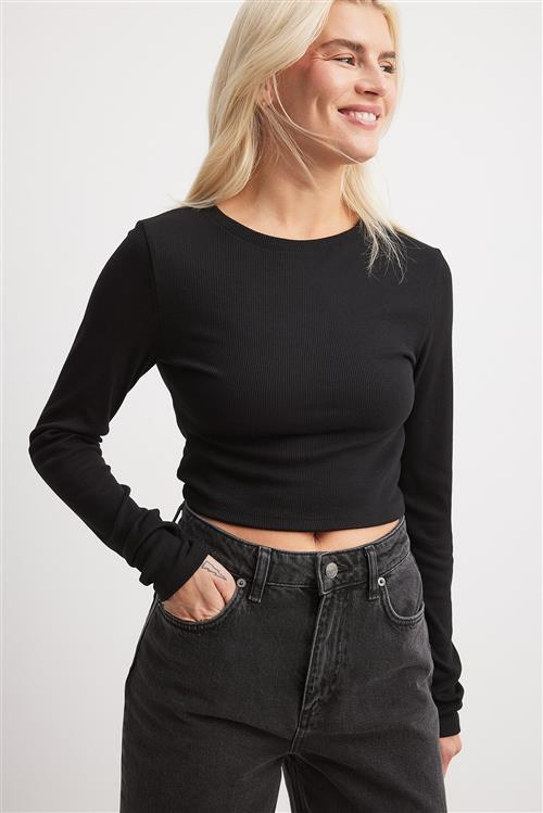 NA-KD Basic Ribbet langærmet croptop - Black