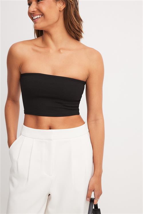 Se NA-KD Basic Cropped tubetop - Black ved NA-KD