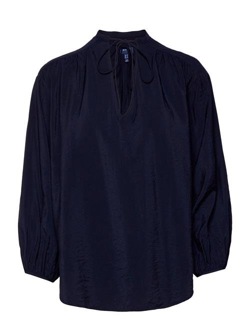 Se GANT D2. Pop Over Blouse GANT Navy ved Booztlet