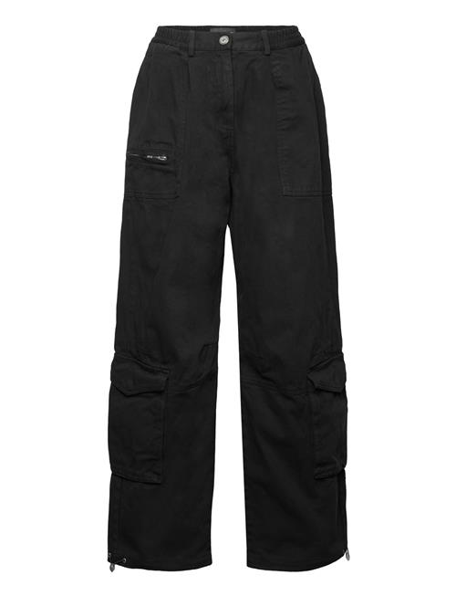 Se HAN Kjøbenhavn Cotton Boxy Cargo Trousers HAN Kjøbenhavn Black ved Booztlet