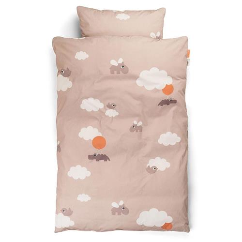 Se Done by Deer SE GOTS Happy Clouds 100 x 130 / 38 x 55 cm Junior Sengetøj Sæt Pulver Pink | Lyserød | 0 ved Babyshop