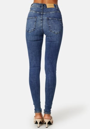 Se BUBBLEROOM Bianca Superstretch Blue denim 36 ved Bubbleroom