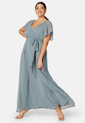 Se Goddiva Curve Flutter Sleeve Chiffon Maxi Curve Dress Blue 48 (UK20) ved Bubbleroom