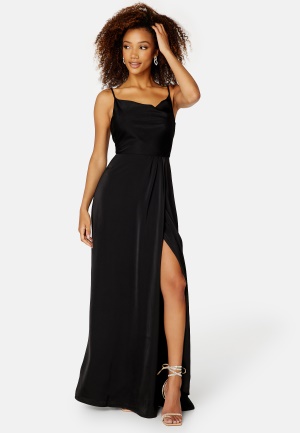 Se Bubbleroom Occasion Waterfall High Slit Satin Gown Black 34 ved Bubbleroom