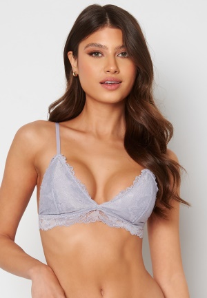 Se BUBBLEROOM Bessie Lace Triangle Bra Blue-lilac L ved Bubbleroom