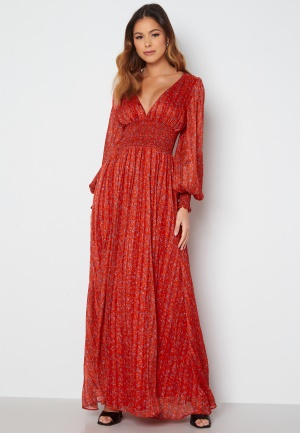 Se Goddiva Ditsy Long Sleeve Shirred Maxi Dress Red XL (UK16) ved Bubbleroom