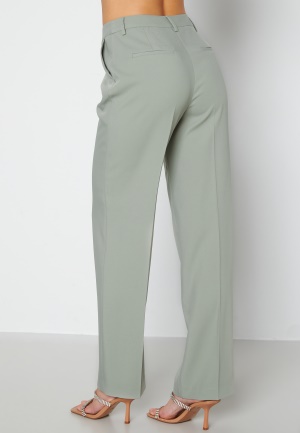 Se BUBBLEROOM Rachel suit trousers Dusty green 44 ved Bubbleroom