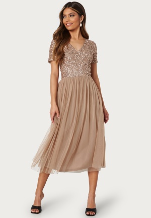 Se AngelEye Short Sleeve Sequin Embellished Midi Dress Taupe XS (UK8) ved Bubbleroom