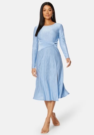 Se Bubbleroom Occasion Meniva Midi Dress Dusty blue S ved Bubbleroom