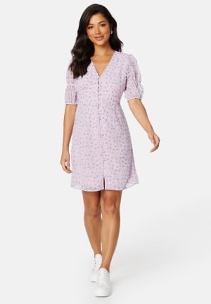 Se BUBBLEROOM Stazie dress Lavender / Patterned 44 ved Bubbleroom