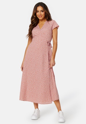 Se BUBBLEROOM Caylee long dress Dusty pink / Dotted 34 ved Bubbleroom