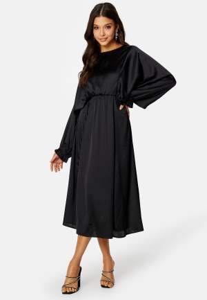 Se Bubbleroom Occasion Khrista Satin Dress Black 3XL ved Bubbleroom