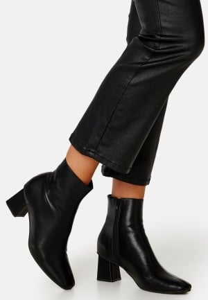 Se BUBBLEROOM Celia Ancle Boots Black 36 ved Bubbleroom