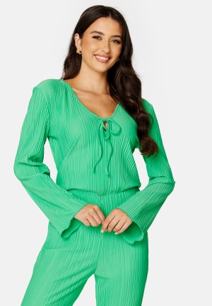 Se BUBBLEROOM Randy pleated top Light green S ved Bubbleroom