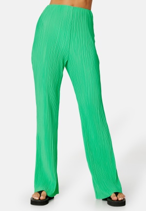 Se BUBBLEROOM Pleated Trousers Light green XS ved Bubbleroom