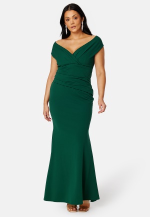 Se Goddiva Curve Bardot Pleat Maxi Dress Emerald 50 (UK22) ved Bubbleroom