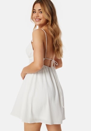 Se Bubbleroom Occasion Sunny Tie Back Dress White 34 ved Bubbleroom