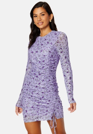 Se BUBBLEROOM Melandra mesh dress Lilac / Floral S ved Bubbleroom