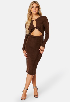 Se BUBBLEROOM Rylin cut out dress Brown XS ved Bubbleroom