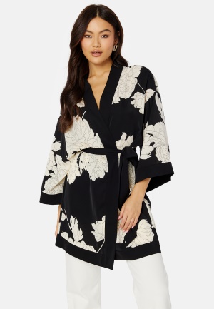 Se BUBBLEROOM Dayana kimono  Patterned S ved Bubbleroom