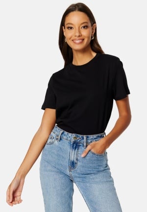 Se SELECTED FEMME Essential SS O-Neck Tee Black L ved Bubbleroom