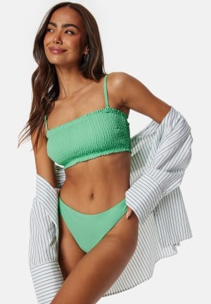 Se BUBBLEROOM Smock bikini Set Green 50 ved Bubbleroom