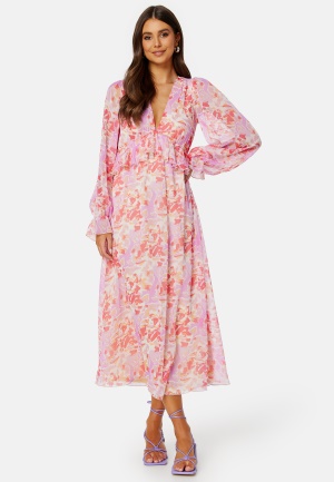 Se BUBBLEROOM Summer Luxe Frill Midi Dress Pink / Multi 2XL ved Bubbleroom