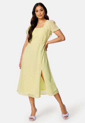 Se BUBBLEROOM Emilia puff sleeve dress Light yellow / Patterned 34 ved Bubbleroom