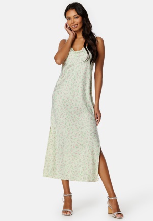 Se ONLY Jane Singlet Midi Dress Pear Sorbet AOP:Ida XL ved Bubbleroom