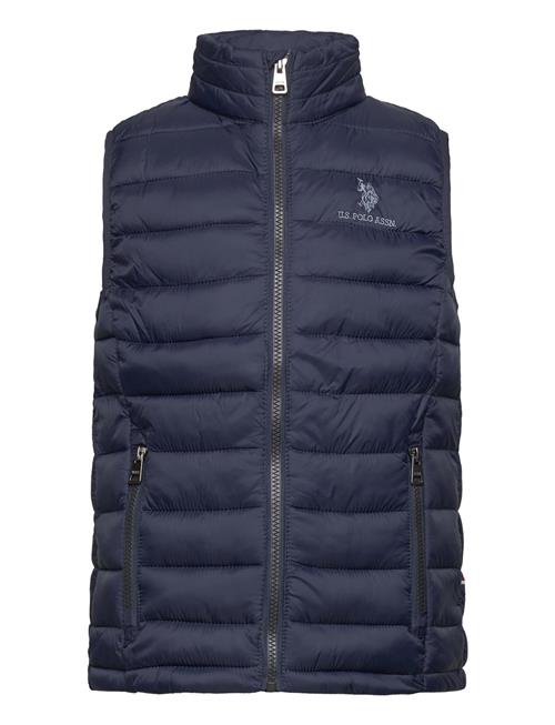 Se U.S. Polo Assn. Lightweight Quilted Gilet U.S. Polo Assn. Navy ved Booztlet