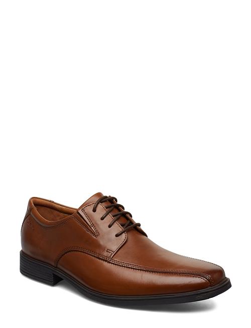 Se Clarks Tilden Walk Clarks Brown ved Booztlet