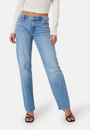 Se BUBBLEROOM Low Waist Straight Jeans Light blue 34 ved Bubbleroom