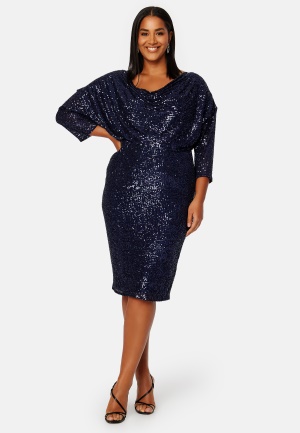 Se Goddiva Curve Sequin Cowl Neck Midi Dress Navy 46 (UK18) ved Bubbleroom