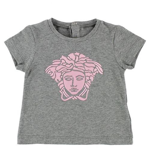 Se Young Versace T-shirt - GrÃ¥meleret m. LyserÃ¸d Medusa ved KidsWorld