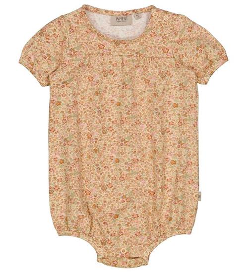 Se Wheat Wheat Sommerdragt - Vilja - Barely Beige Small Flowers ved KidsWorld