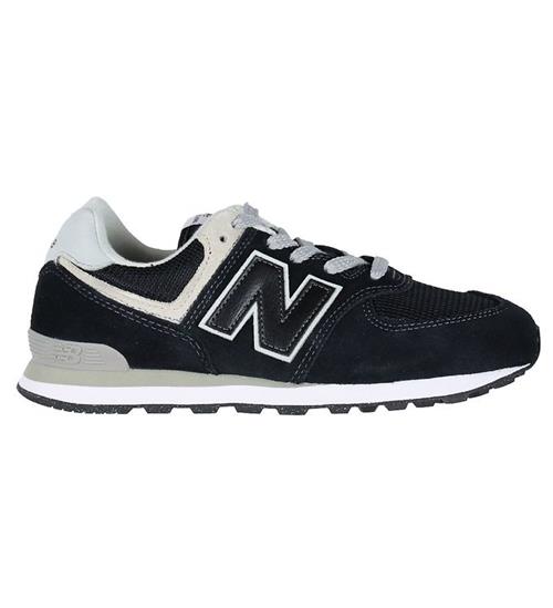 Se New Balance Sko - 574 - Sort/Hvid ved KidsWorld