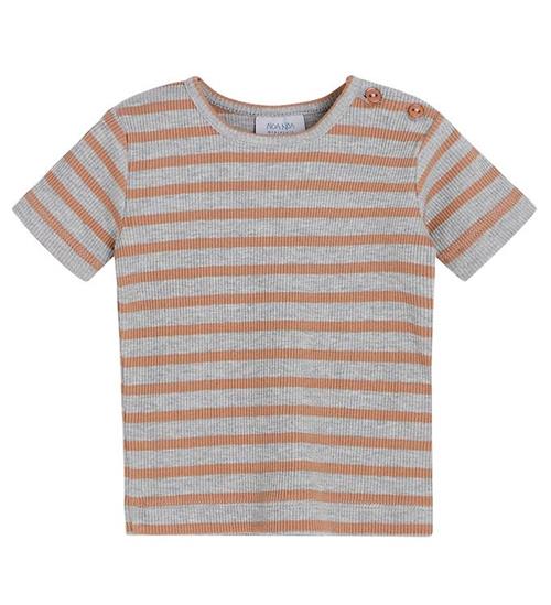 Se Noa Noa miniature Noa Noa miniature T-shirt - Rib - Art Grey Melange ved KidsWorld