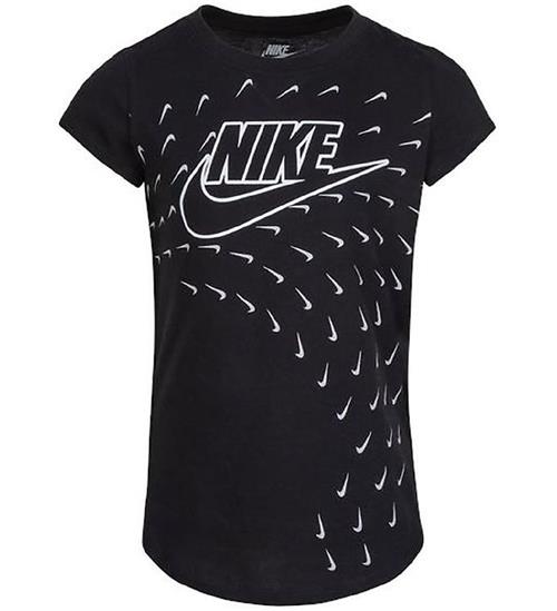 Se Nike Nike T-shirt - Futura Swoosh Glide - Sort ved KidsWorld