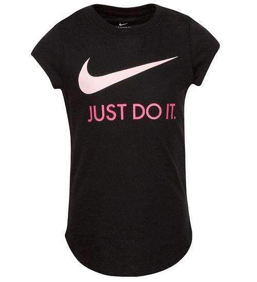 Se Nike Nike T-shirt - Swoosh - Sort ved KidsWorld