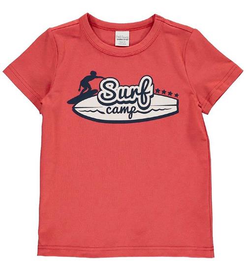 Se Freds World Freds World T-Shirt - Surf Camp - Cranberry ved KidsWorld