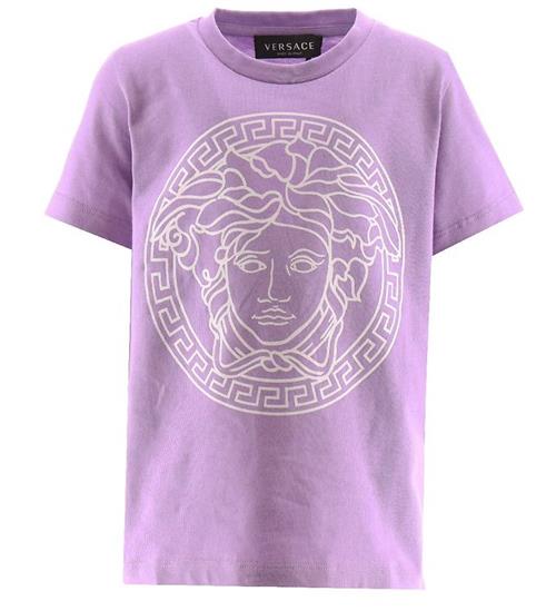 Se Versace T-shirt - Lilla/Hvid m. Print ved KidsWorld