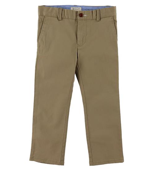 Se GANT GANT Bukser - Chino - Dark Khaki ved KidsWorld