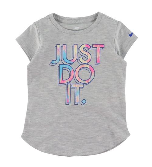 Se Nike Nike T-shirt - GrÃ¥meleret m. Print ved KidsWorld