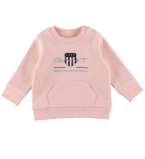 Se GANT GANT Sweatshirt - Archive Shield - Crystal Pink ved KidsWorld