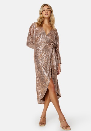 Se Goddiva Sequin Wrap Midi Dress Champagne XS (UK8) ved Bubbleroom