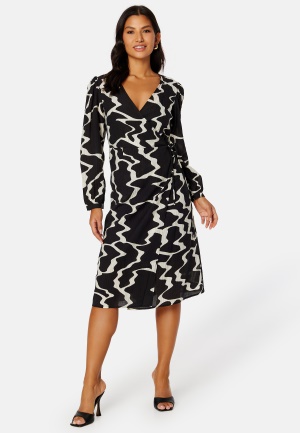 Se Object Collectors Item Vanja L/S Wrap Dress Black Detail:Sandshe 34 ved Bubbleroom