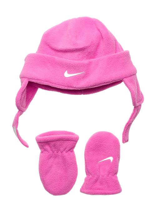 Se Nike Nan Swoosh Baby Fleece Cap / Nan Swoosh Baby Fleece Cap Nike Pink ved Booztlet