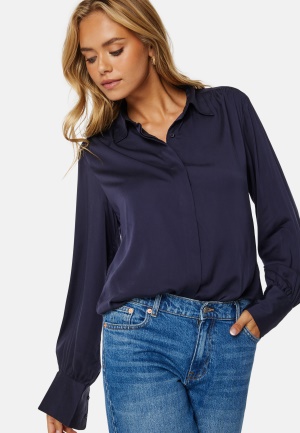 Se GANT Regular Satin Shirt EVENING BLUE 36 ved Bubbleroom