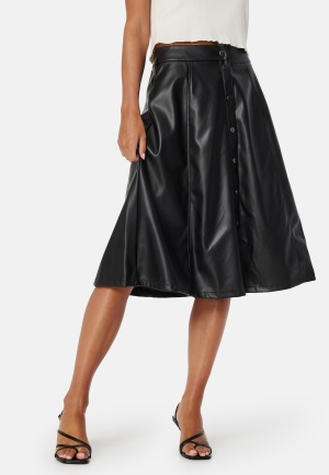 Se VILA Brown HW Coated Skirt Black 34 ved Bubbleroom