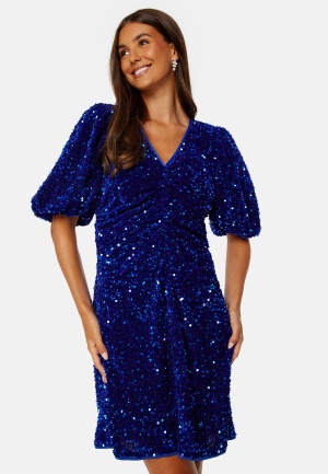 Se Bubbleroom Occasion Evy Sparkling Dress Blue XS ved Bubbleroom